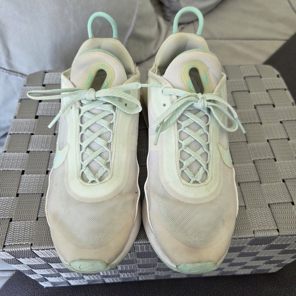 Nike Air 2090 Womens Mint Green Athletic Shoes - Picture 2 of 6